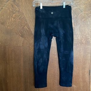 Athleta Re Charge tie dye athletic leggings cropped COMFY
